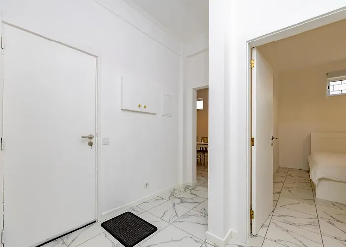 D. Joao, 2 Quartos A 500m Da *